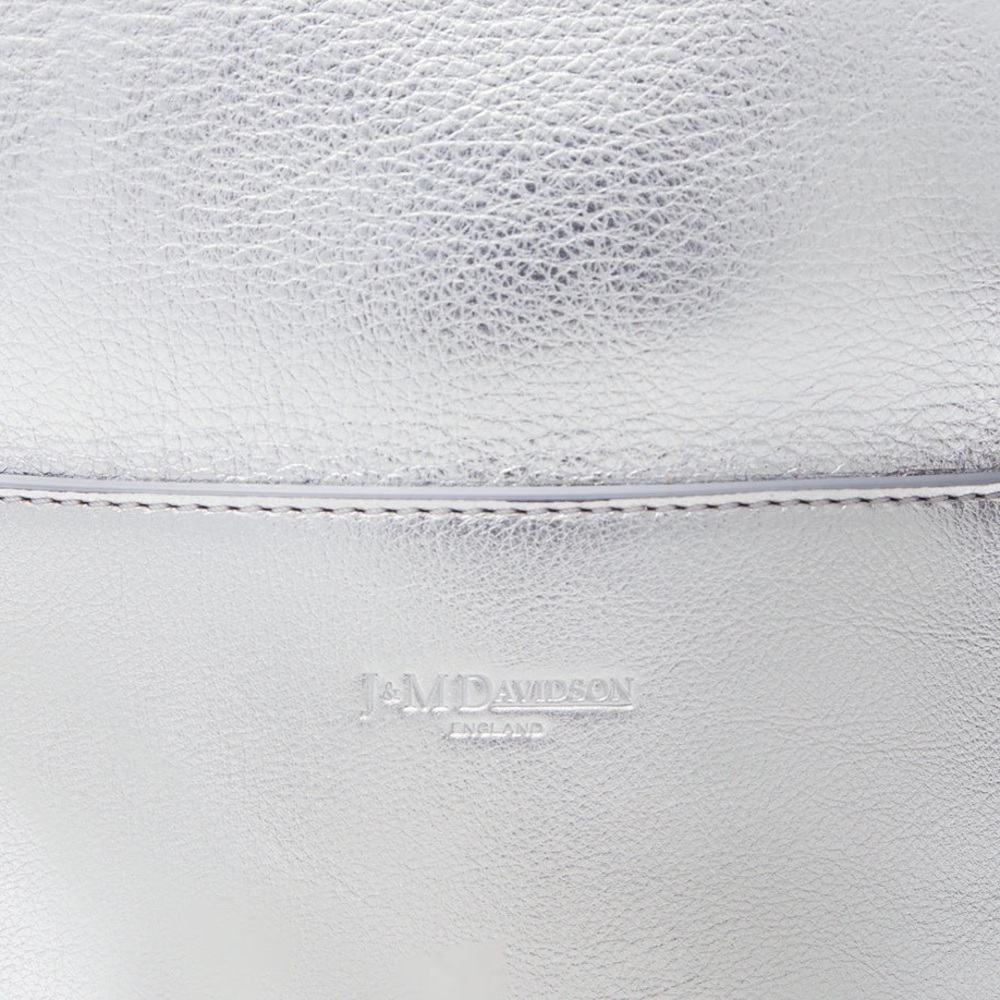 Reduced! NWT. J and M Davidson Silver Leather Small Ray Bag. - Picture 4 of 12